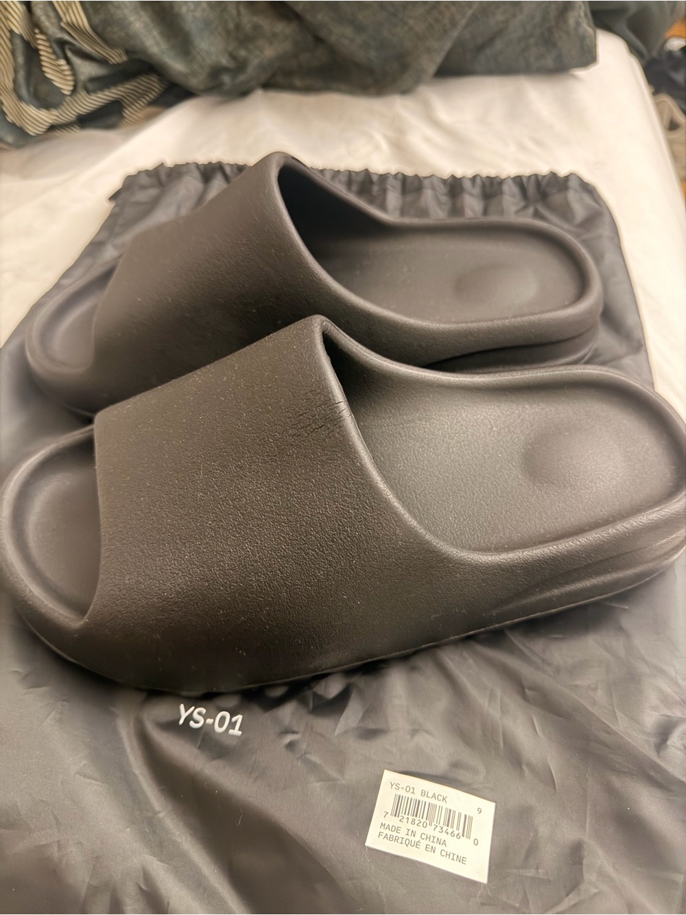 Men Yeezy Slides